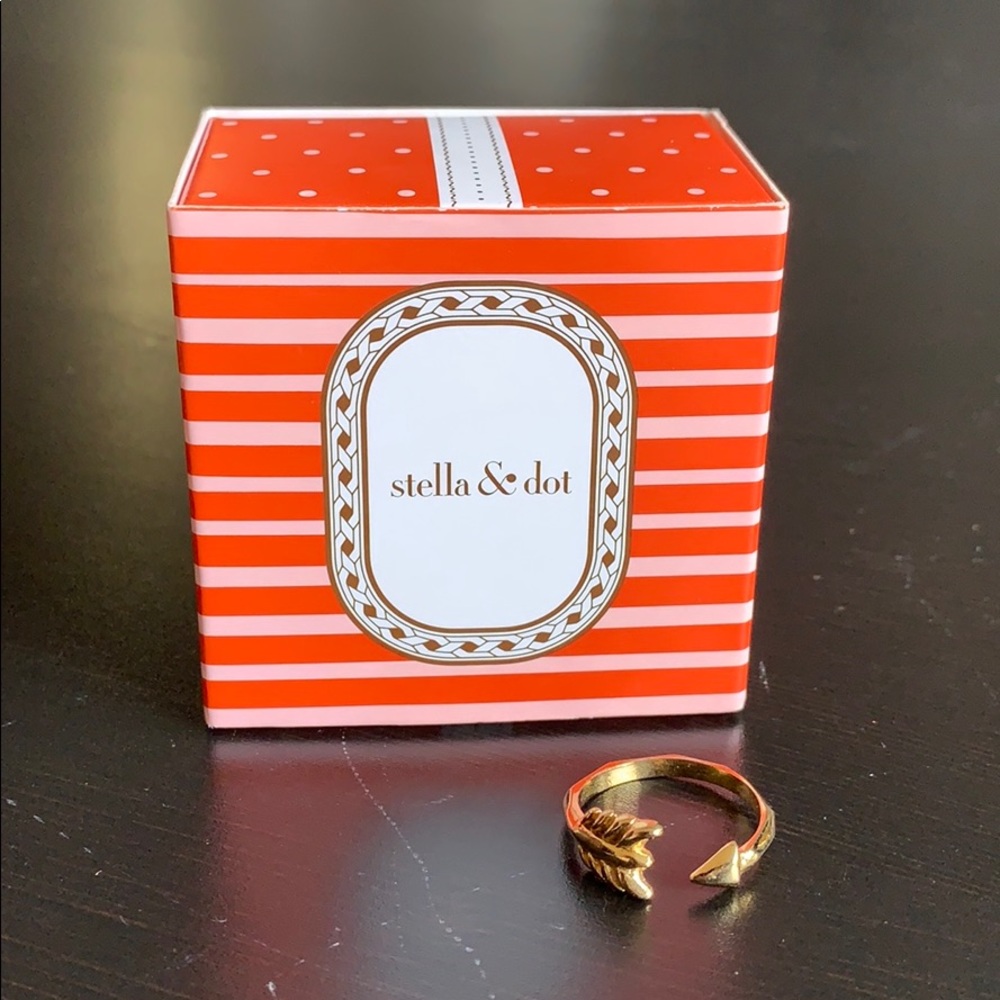 Stella & dot gilded arrow ring
